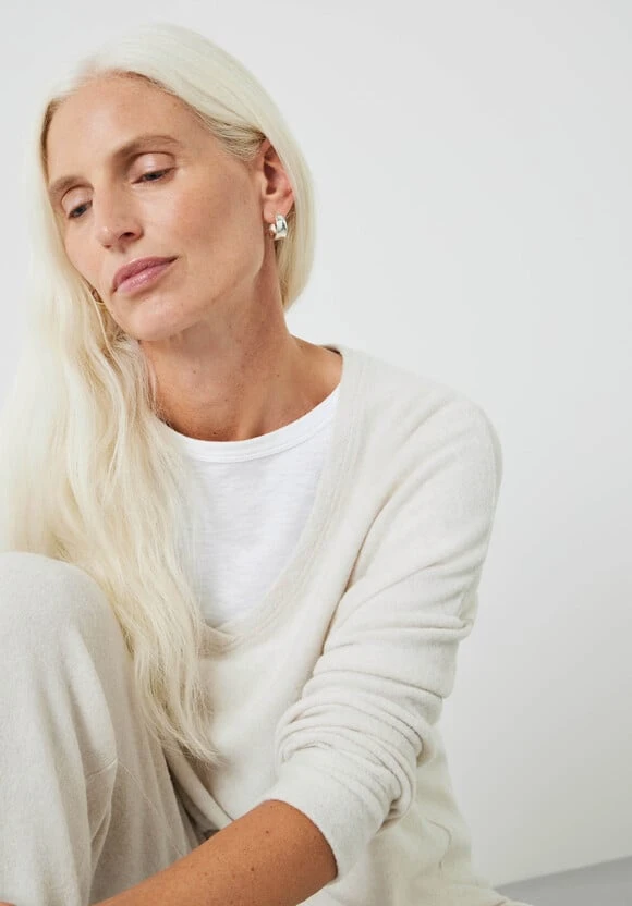 Elle Supersoft V-Neck Top 6 Elle Supersoft V-Neck Top - Image 4