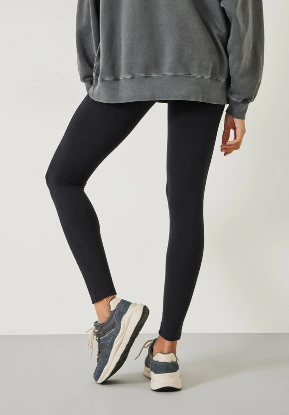 Essential Leggings 5 Essential Leggings - Image 3