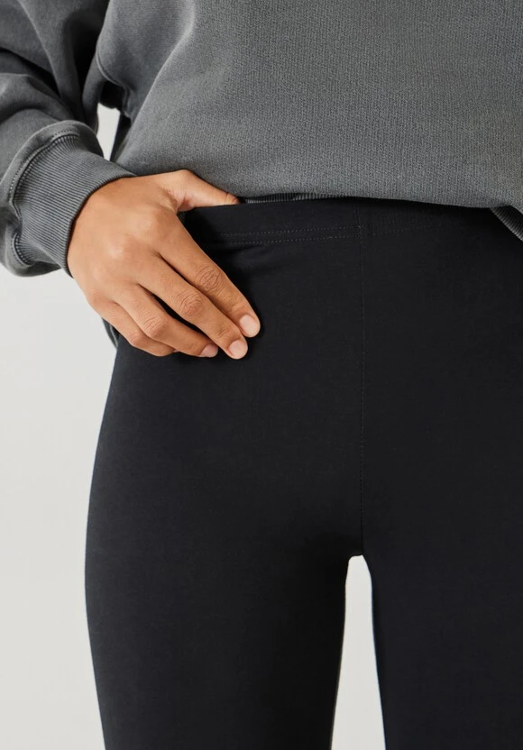 Essential Leggings 6 Essential Leggings - Image 4