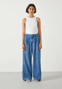 Lya Pleated Wide-Leg Jeans