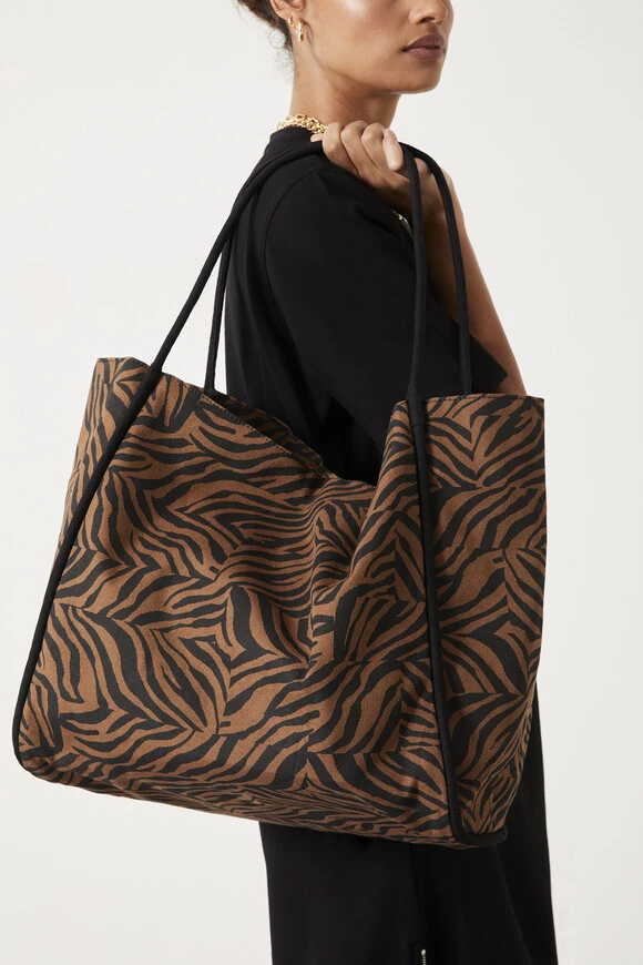 Vero Zebra Print Tote Bag 3 Vero Zebra Print Tote Bag - Image 2